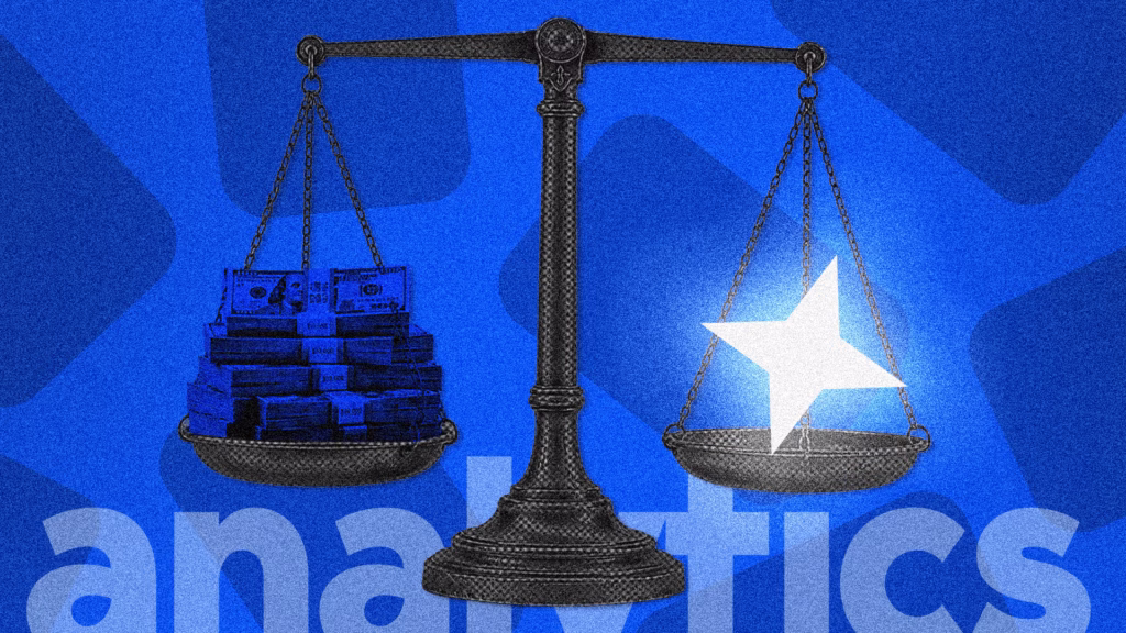 Una balanza equilibrando fajos de billetes de dólares y el logotipo estrella de iSITA sobre un fondo azul con texturas geométricas y la palabra analytics